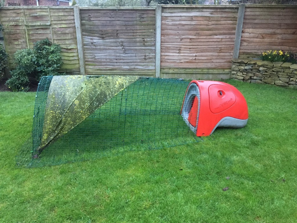 Omlet Eglu Classic Red Chicken House with 2m Run Hen Chicken Coop in