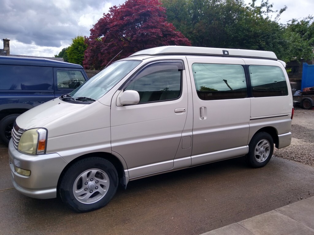 Caravan машина toyota