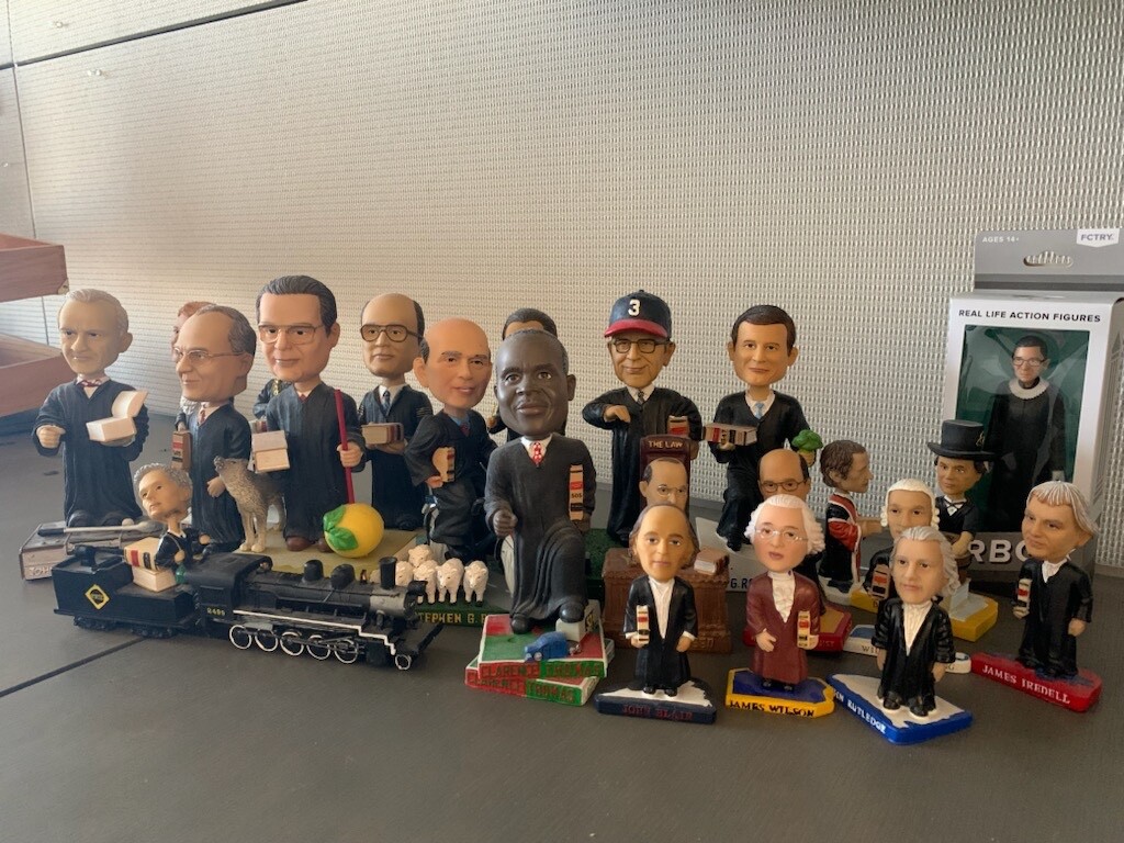 記念品/関連グッズ Supreme - Supreme Bobblehead Supreme Bobblehead (SS23) - $44