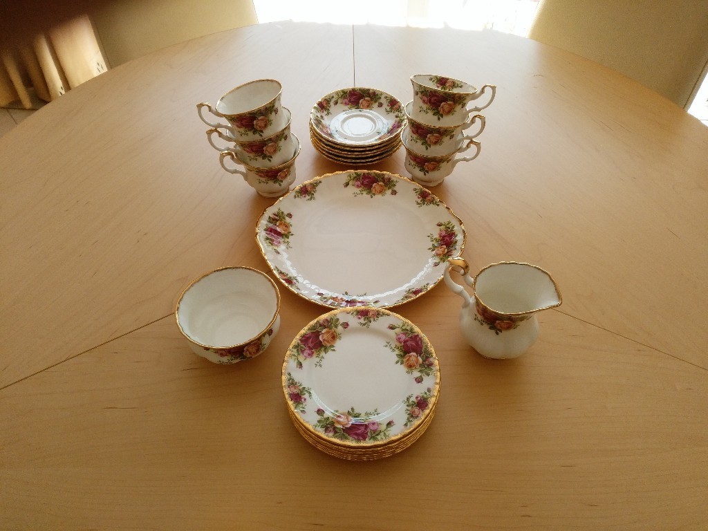 Royal Albert 21 Piece Bone China Tea Set in Aberdeen Gumtree