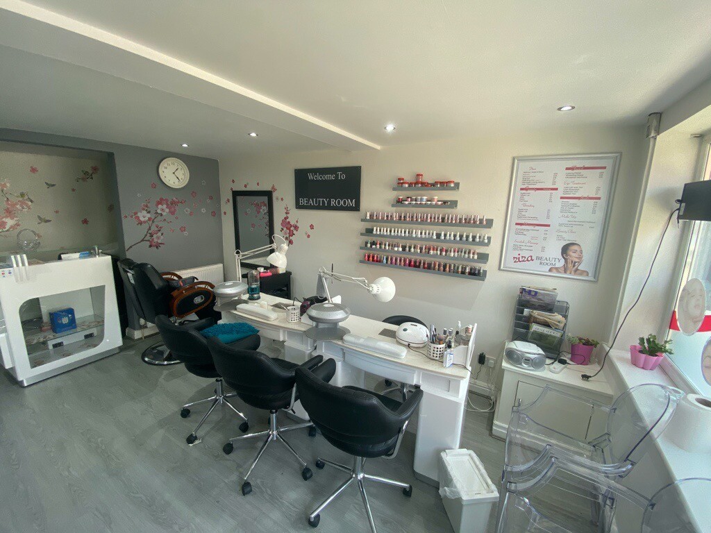 Hairdresser Salon/ Barber Shop Busy High Street Parking Outside