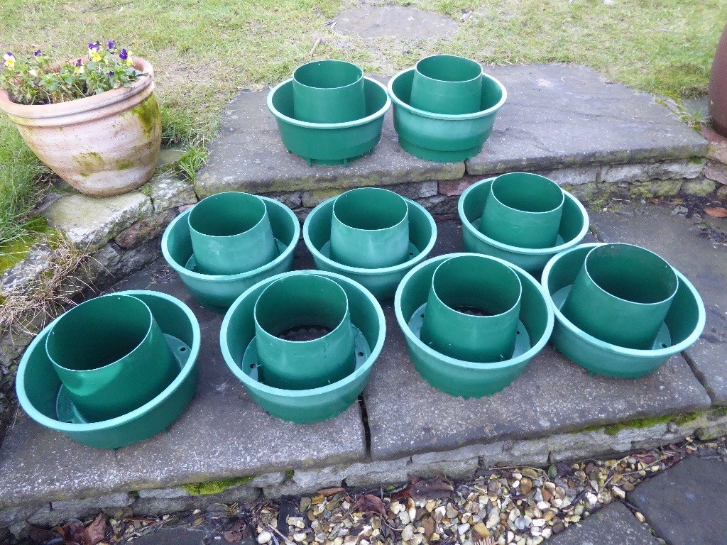 9 "halo" tomato pots good condition, 3 per grow bag, easy watering