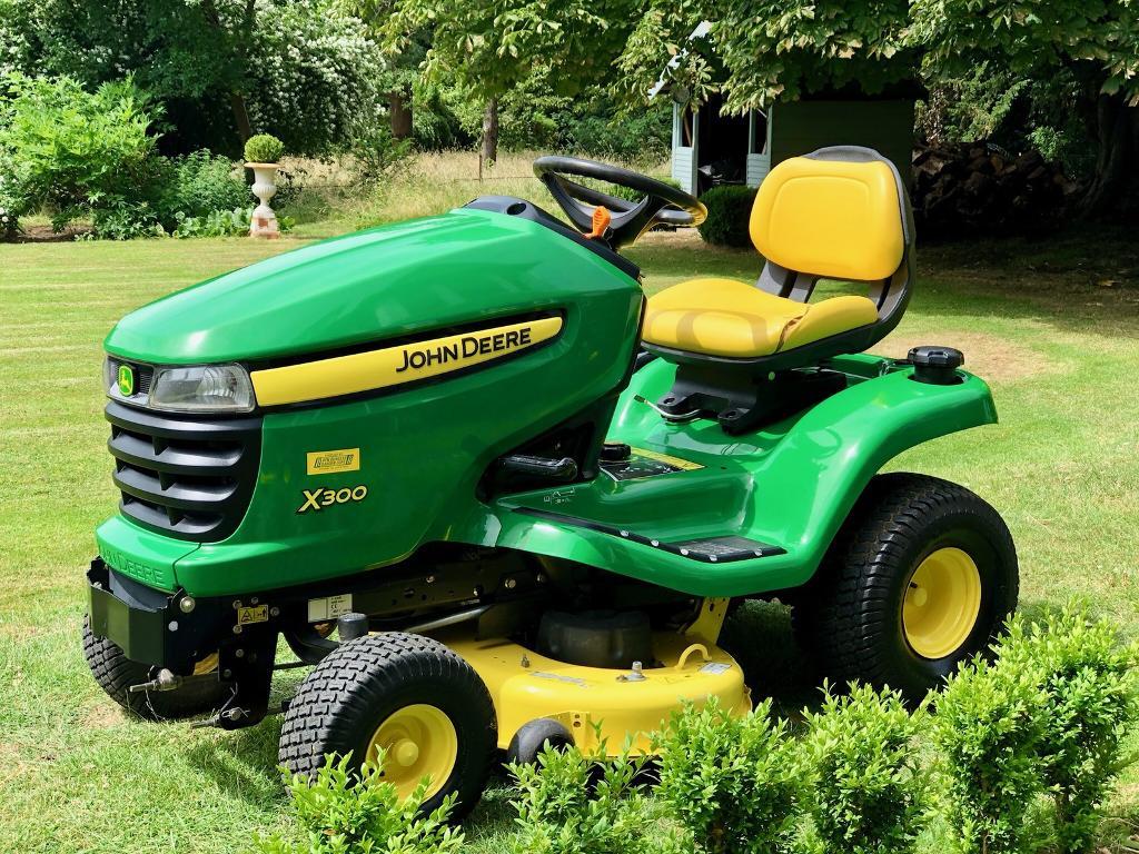 John Deere X300 Ride On Mower 42” Deck & Mulch kit Kubota/Countax