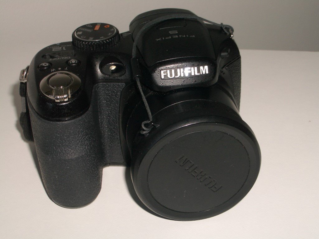 Fuji Finepix S1730 12.2 m pixel DIGITAL Bridge Camera