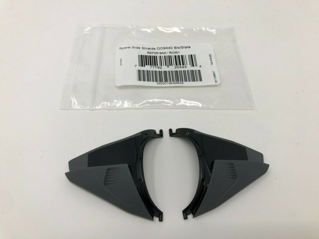 OAKLEY LARGE CARABINER 未使用 OAKLEY LARGE CARABINER 未使用 - メルカリ