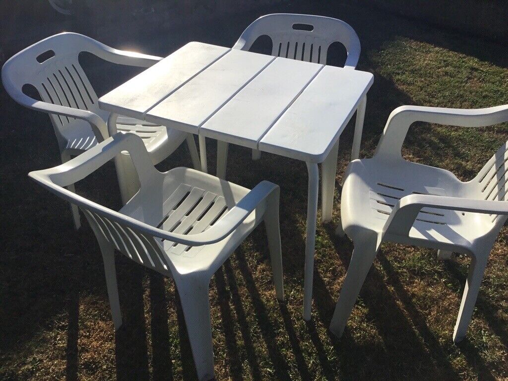 4 Heavy Duty Plastic Garden Chairs and Table | in Hull, East Yorkshire