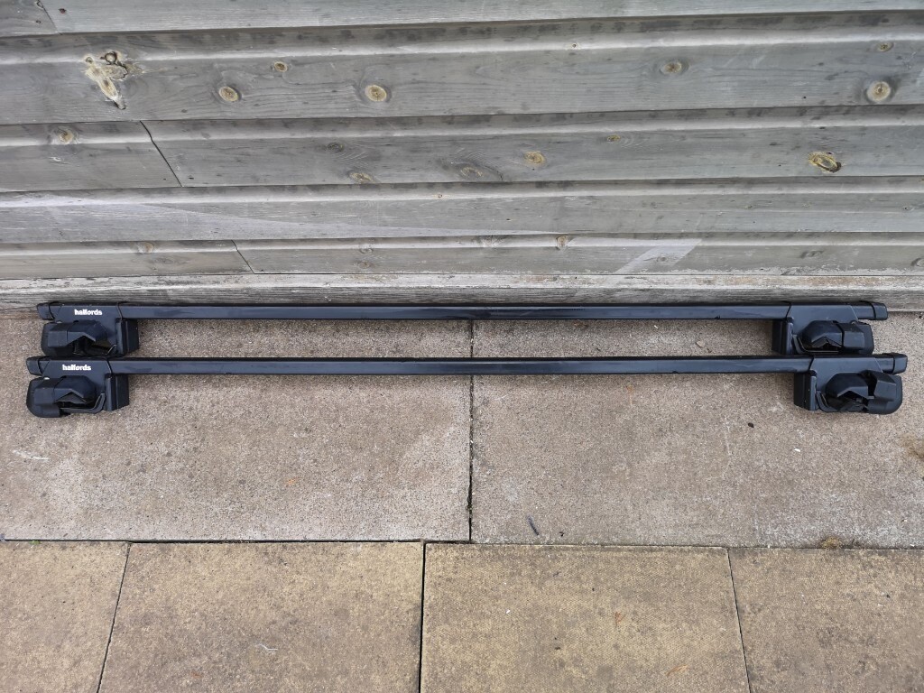 halfords roof rack for estate or mpv car.in very good con.can deliver