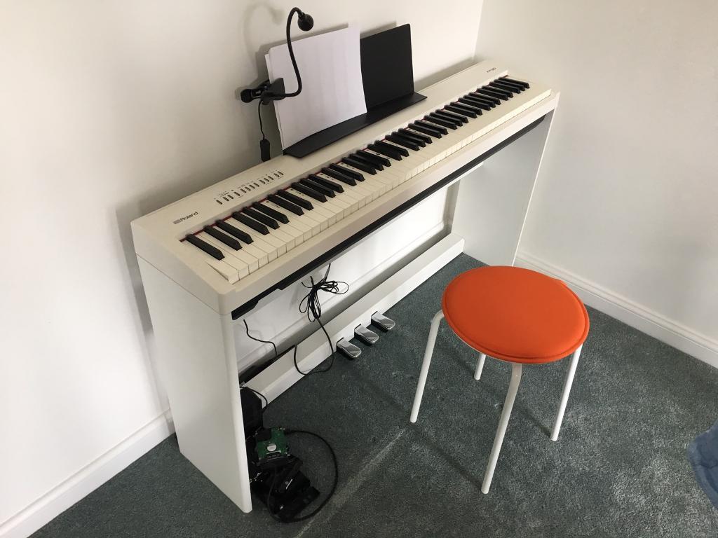 Roland FP-30 digital piano with pedal stand | in South ...