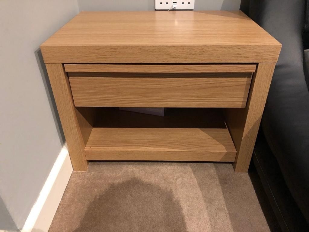 2x oak veneer bedside tables in Poole, Dorset Gumtree