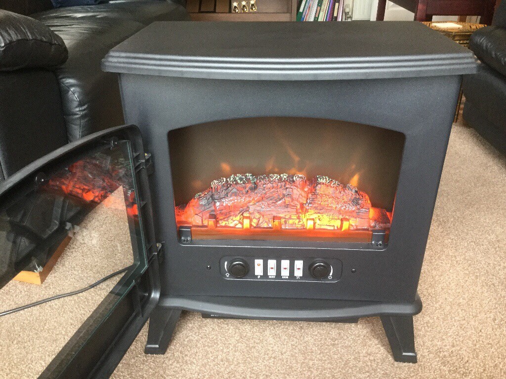 An excellent freestanding black electric stove in Aberfeldy, Perth