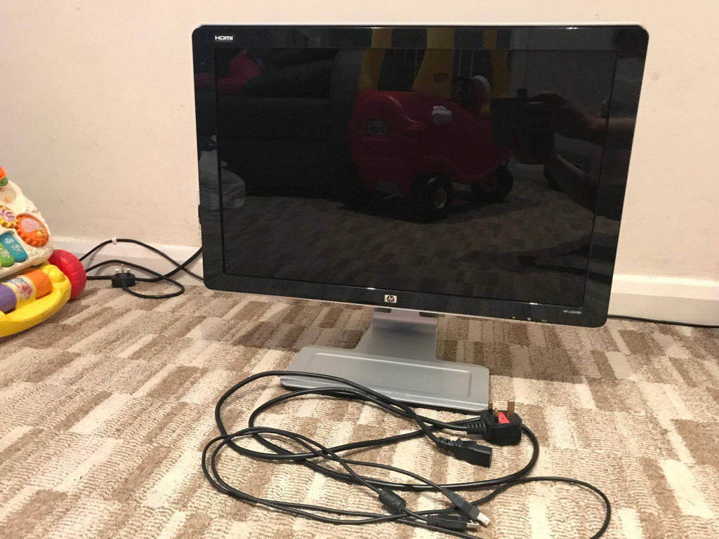 HP Pavilion w2408h 24" Widescreen LCD Monitor, builtin Speakers in