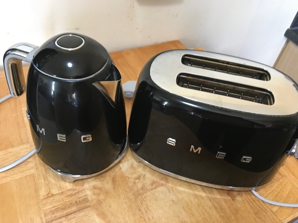 Smeg kettle and toaster set. in Methil, Fife Gumtree