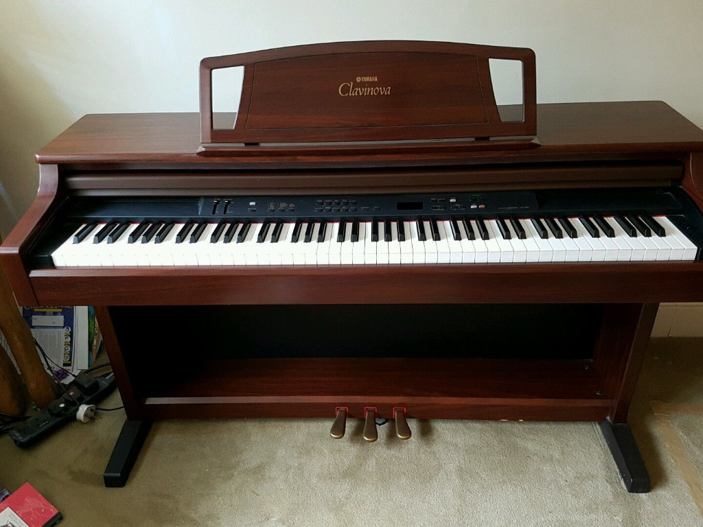 Yamaha Clavinova CLP860 Digital Piano in mahogany, weighted keys 3