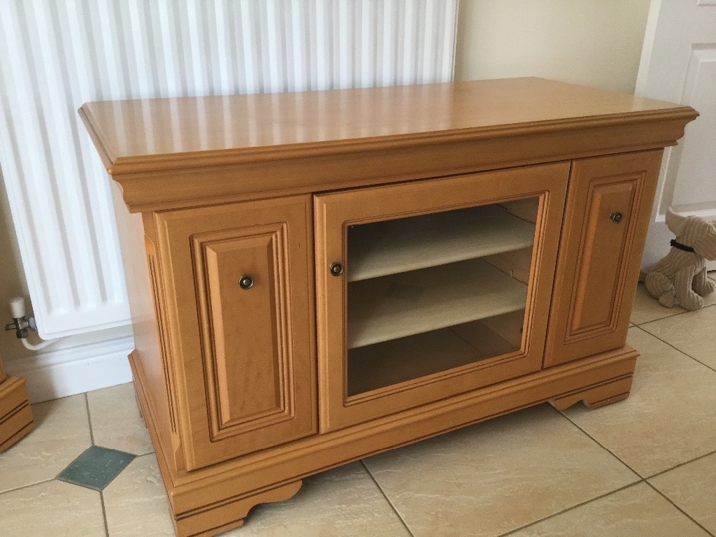 Television furniture). Real wood veneer in