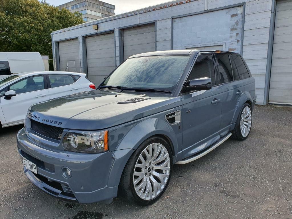 Khan land rover