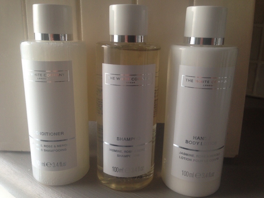 New The White Company Flowers Gift Set Travel toiletries Set Body