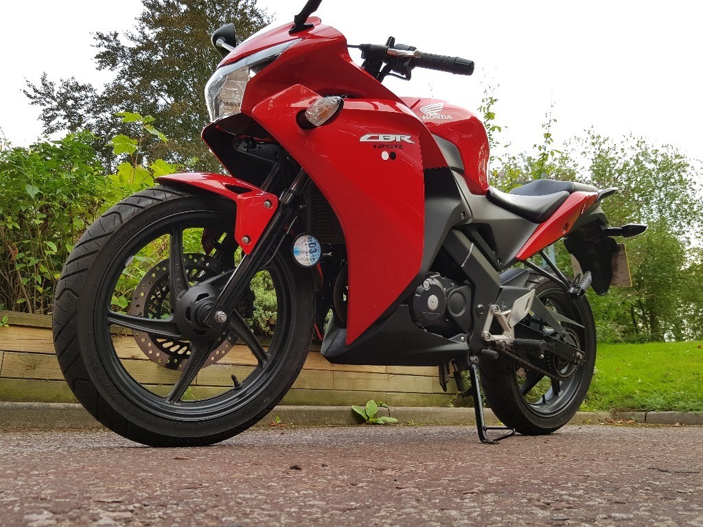 Immaculate 2014 14 Red Honda CBR  125  R Not Yamaha  