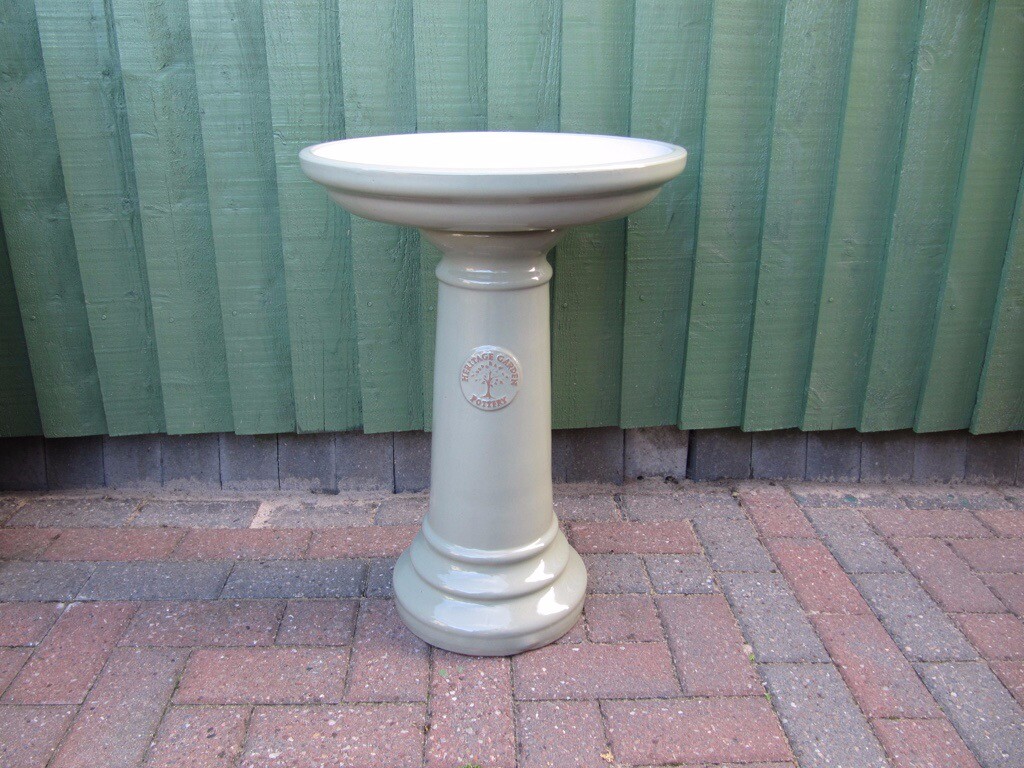 Heritage Garden Pottery Bird Bath, Excellent Condition in Stafford