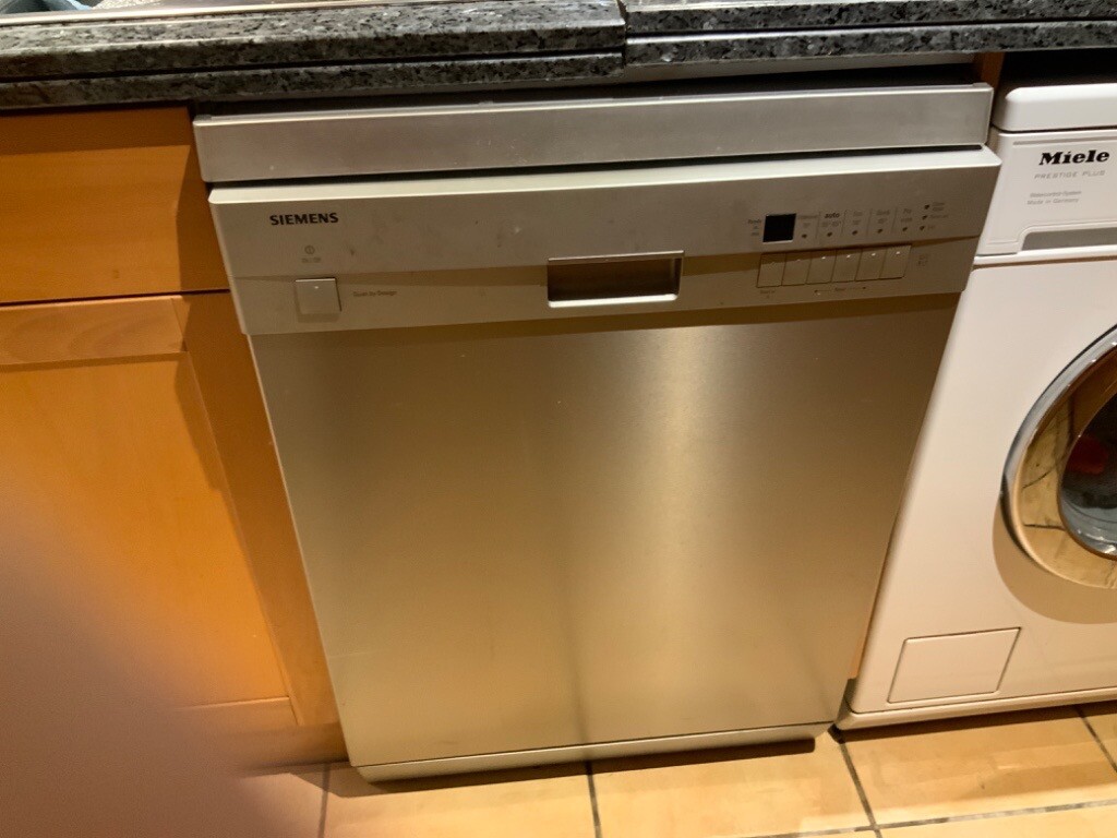 Siemens multifunction family sized dishwasher in Trinity, Edinburgh
