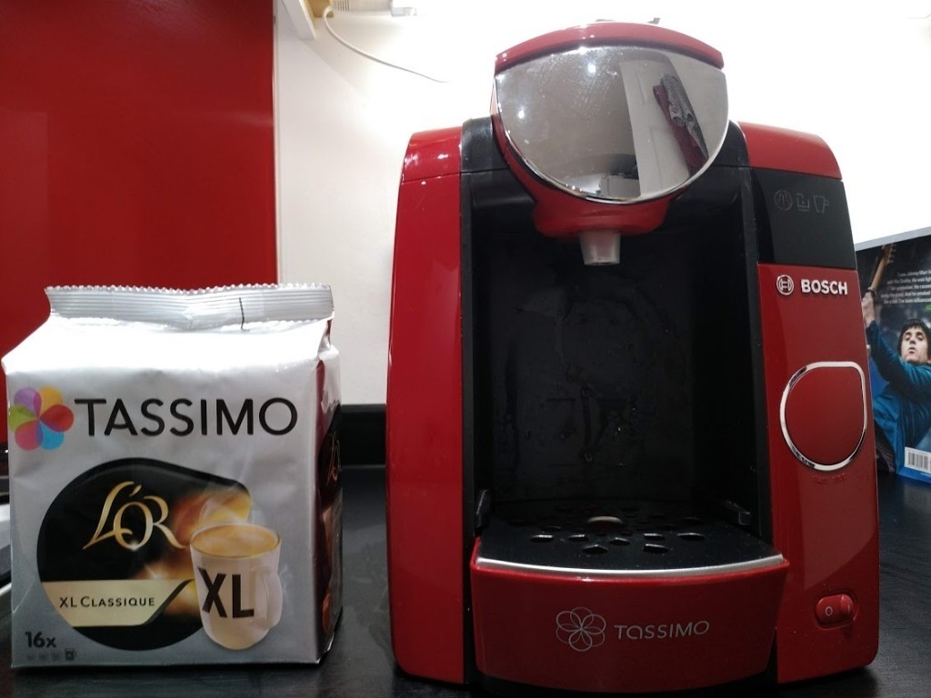 Bosch Red Tassimo Joy Coffee Machine With 16 Sealed Pods In