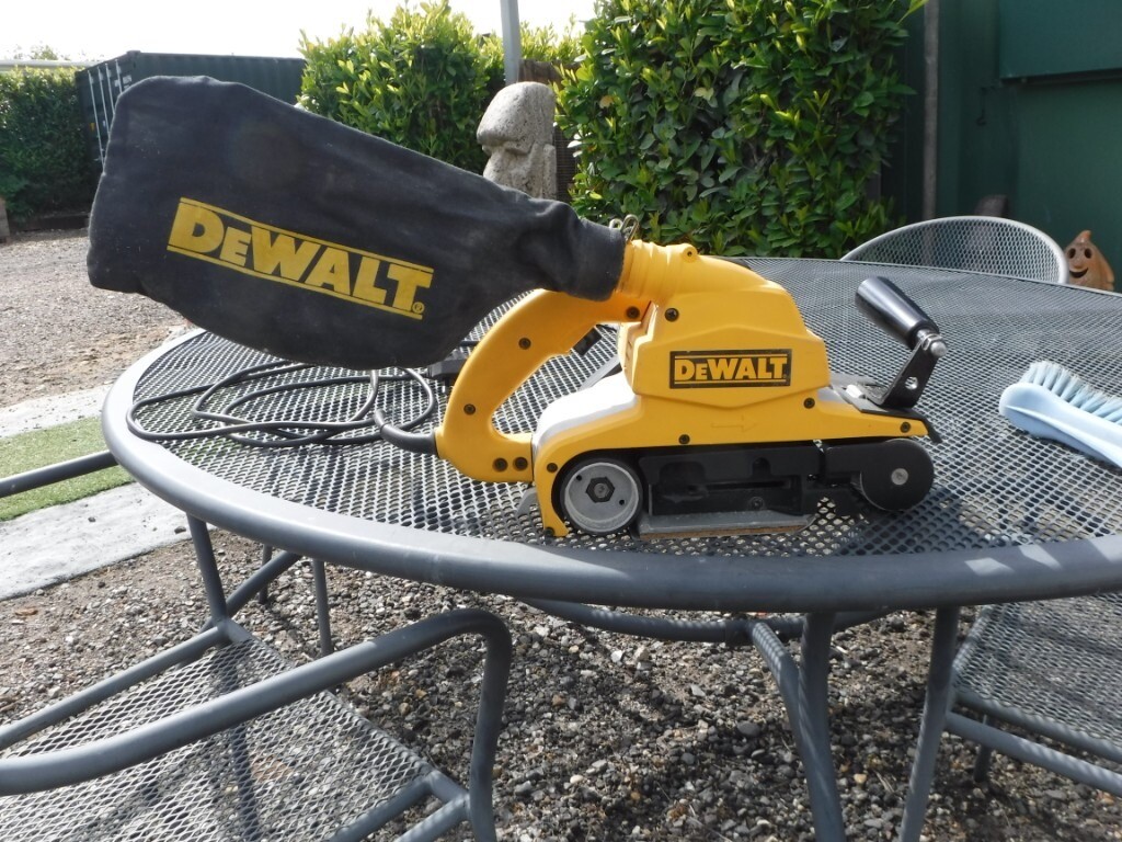 Dewalt DW 650 , 4inch (100mm) belt sander. 240 volt, 1010 w in