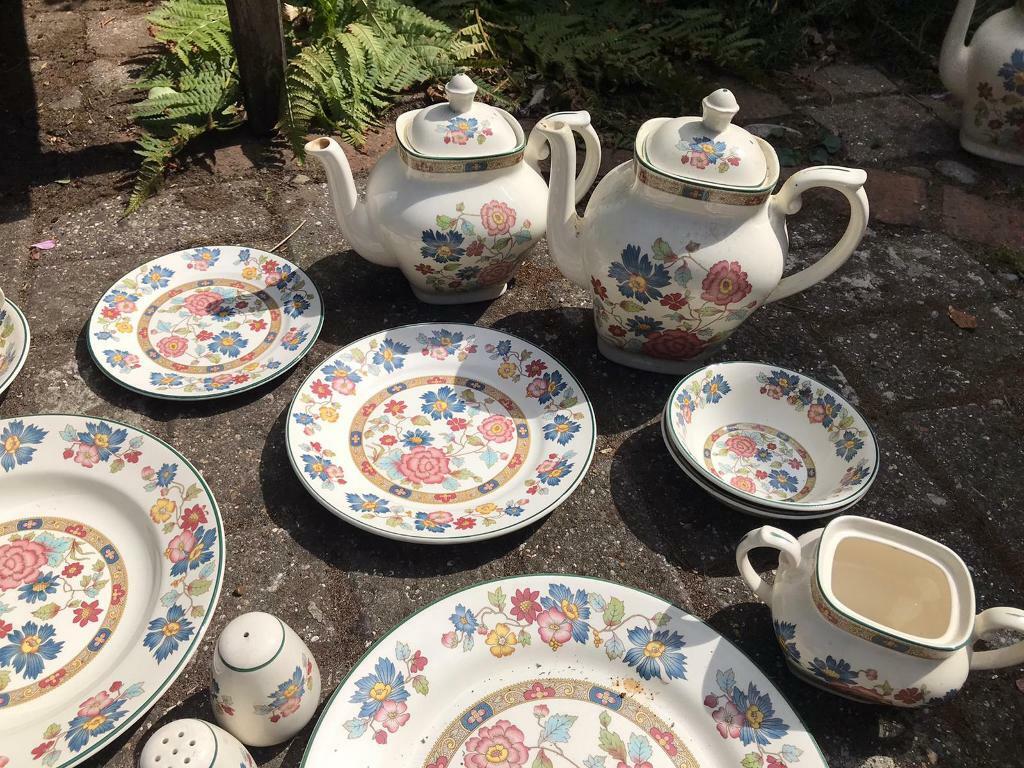 107 piece vintage Myott Meakin Orient Dynasty crockery in Wandsworth