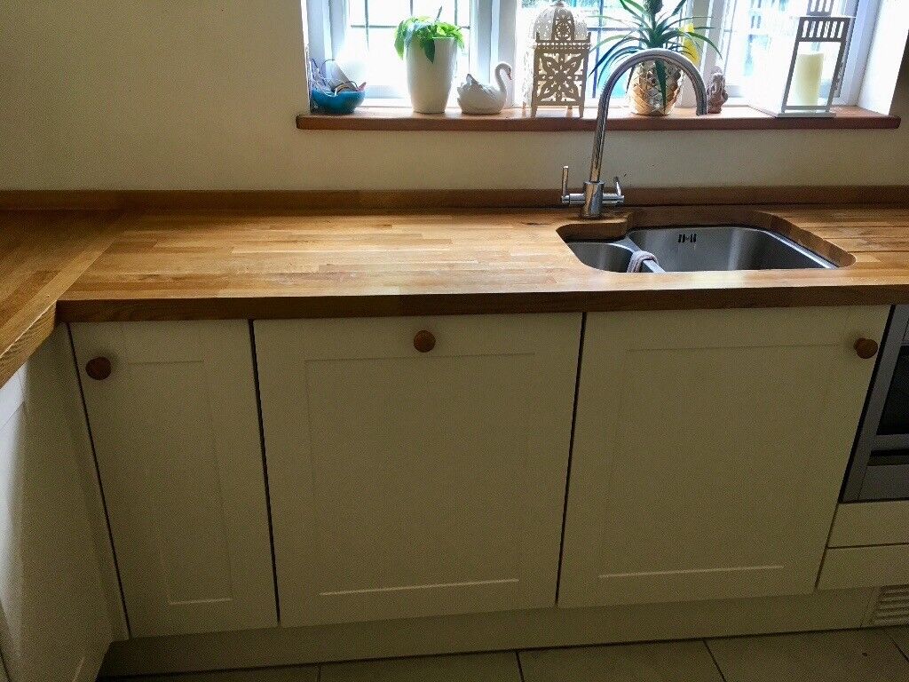 Fitted Howdens cream shaker style kitchen for sale ...