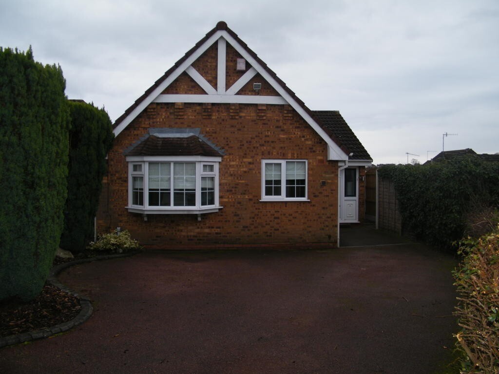 BEAUTIFUL 3 Bedroom Dormer Bungalow *** Mission Close, Cradley Heath