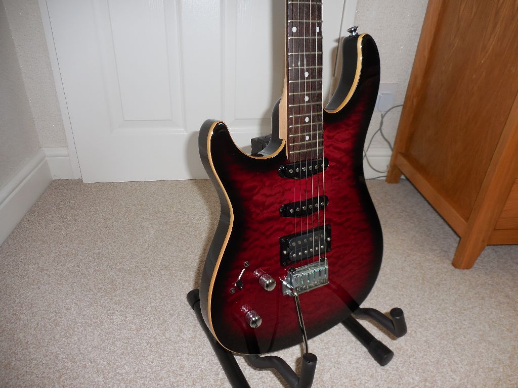 Left handed Peavey EXP Limited Series, with hard case. in Aberdeen