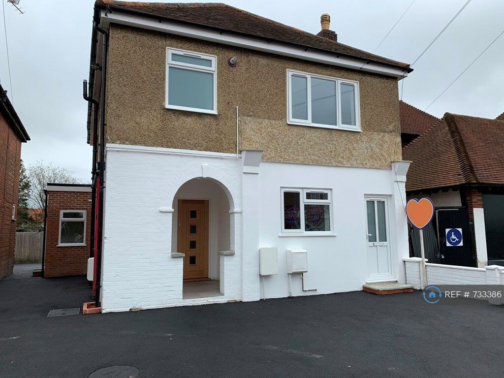 1 bedroom flat in Church Road, Aldershot, GU11 (1 bed) (733386) in