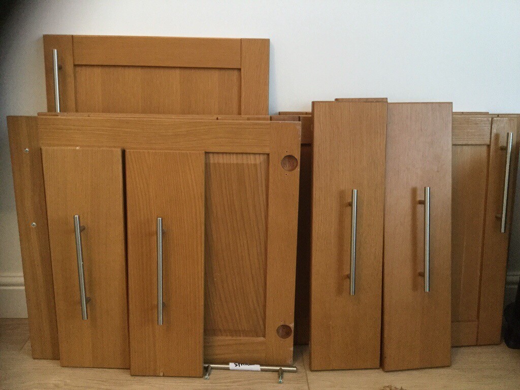 Howdens Wood Shaker Cupboard Doors With Handles In