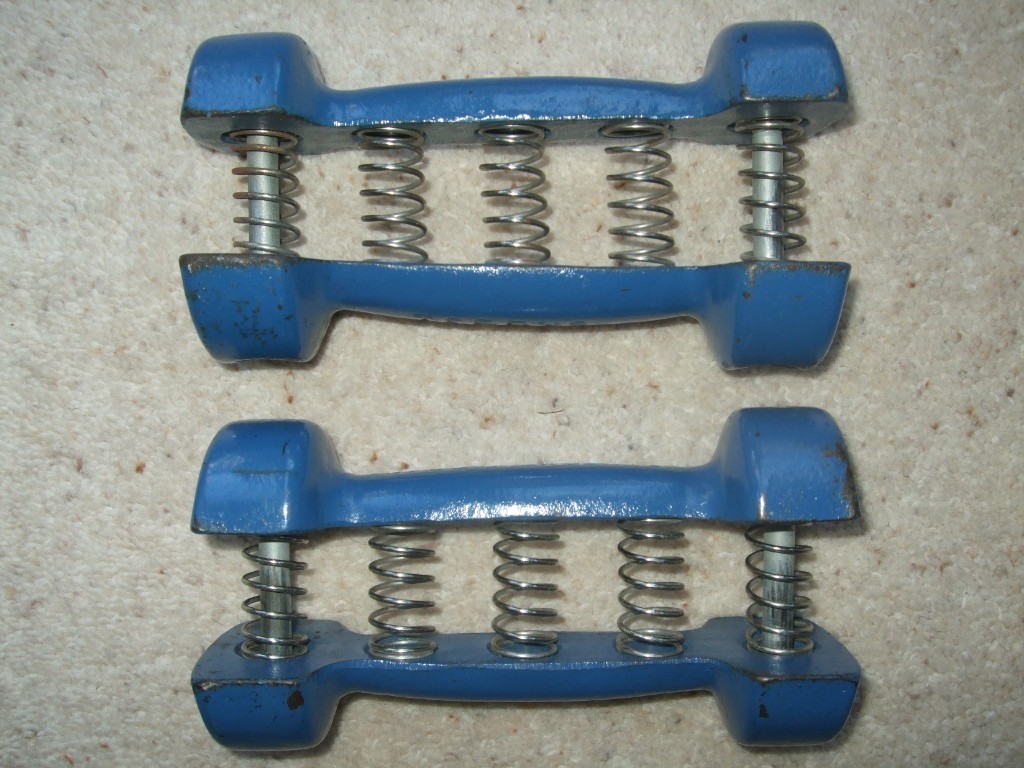 Vintage Terry's cast iron dumbbell spring hand grip, wrist exerciser rare 1967 in Oadby