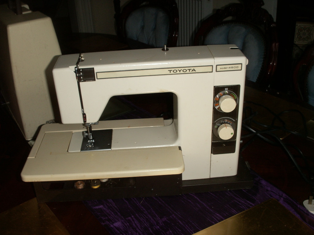 Vintage Toyota 4500 electric sewing machine in Dundee Gumtree