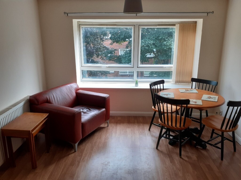 2 Bedroom furnished flat for rent near UWS Paisley in Paisley