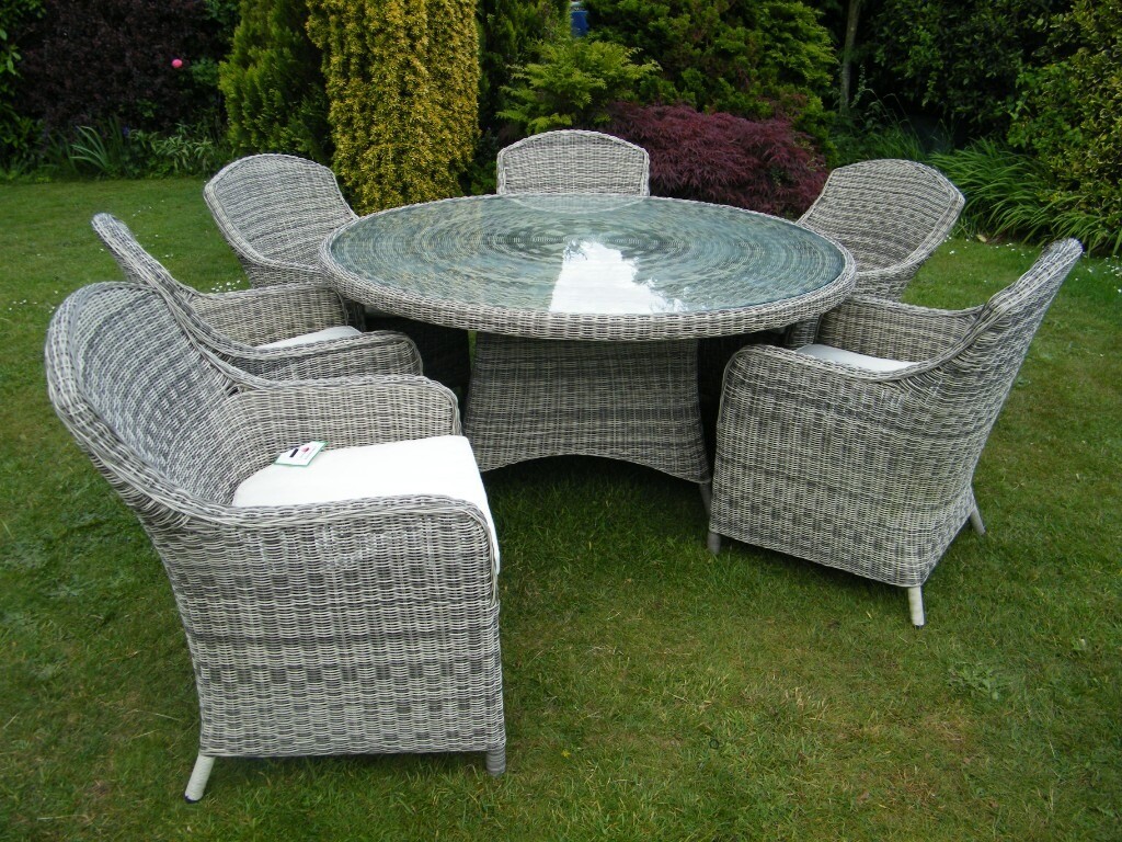 Stunning John Lewis Rattan Effect 6 Seater Dining Set. in Dersingham