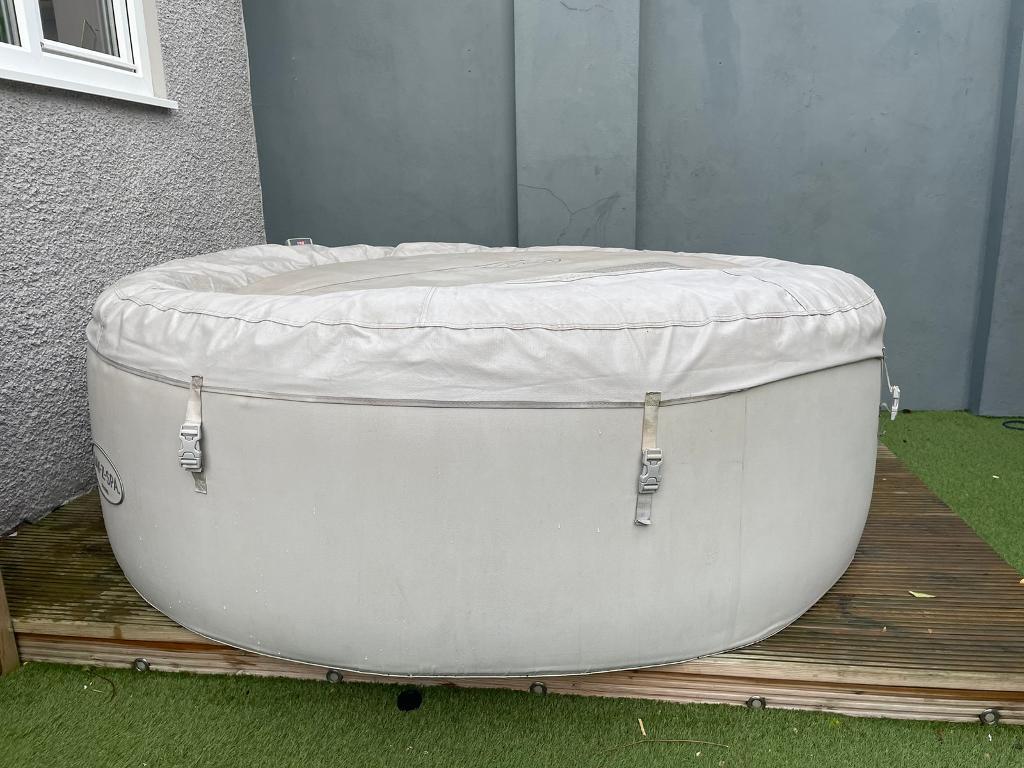 Lazy spa Paris hot tub in Bridgend Gumtree