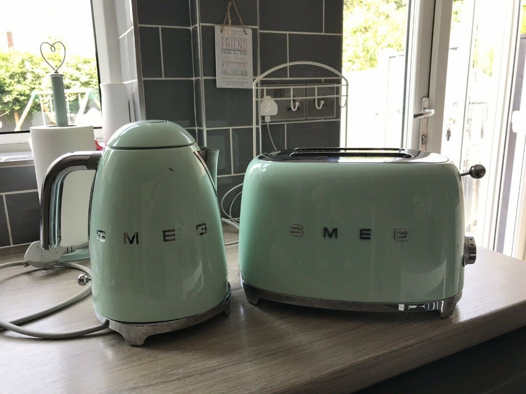Smeg Kettle and Toaster Set in Pastel Green Mint Condition 1 Year