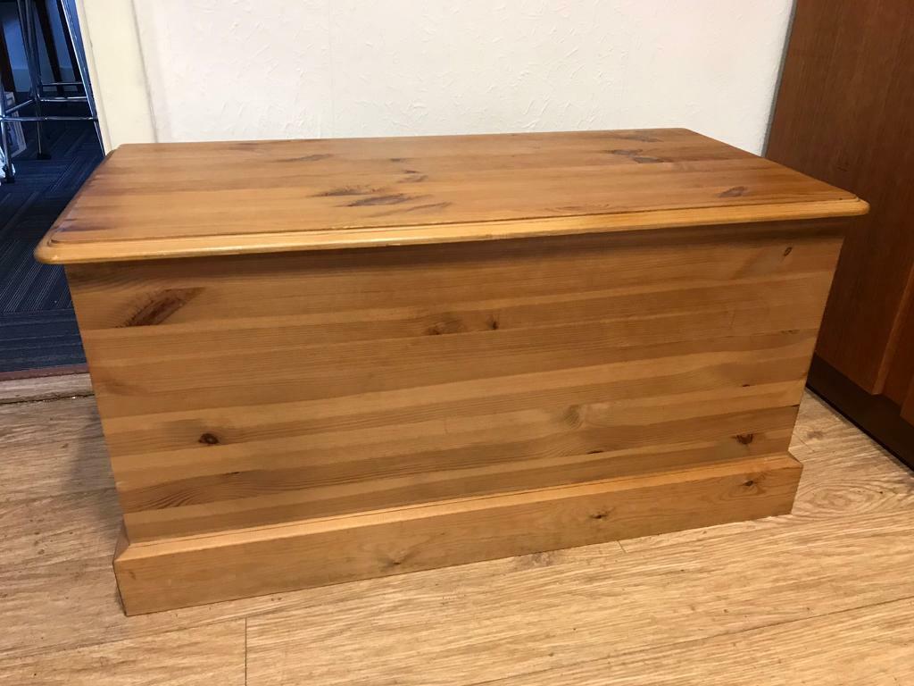 Large solid pine ottoman/blanket box in Kirkintilloch, Glasgow Gumtree