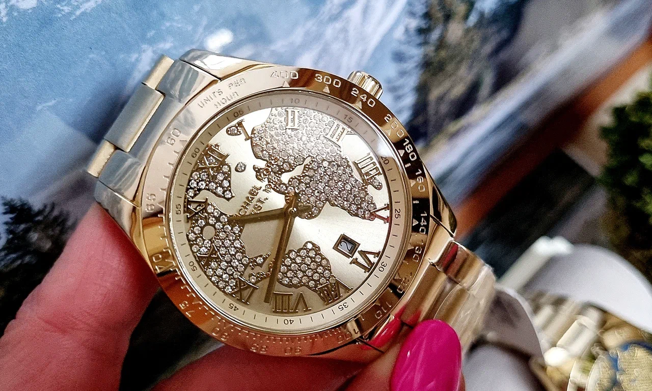 腕時計　MICHAEL KORS Oversized Maren Silver-Tone and Crocodile Embossed Leather