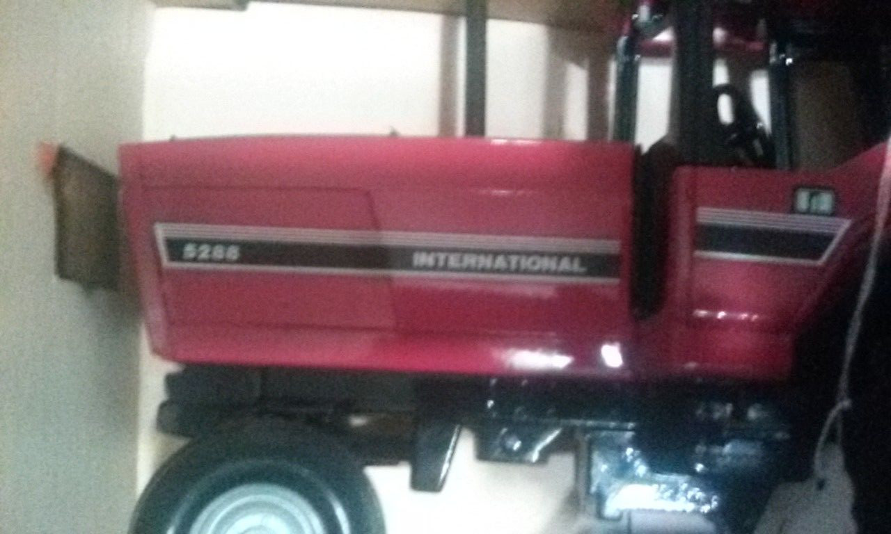 international 5288 w/duals nib 1/16