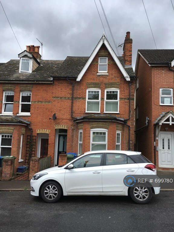 4 bedroom house in York Road, Aldershot, GU11 (4 bed) (699780) in