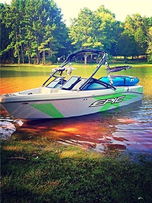 2013 EPIC 23V WAKEBOAT