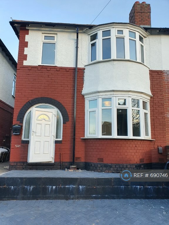 3 bedroom house in Brades Road, Oldbury, B69 (3 bed) (690746) in