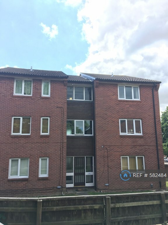 Studio flat in Gerard Walk, Grange Park, Swindon, SN5 (582484) in