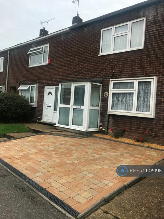 2 bedroom house in Cherrydown West, Basildon, SS16 (2 bed) (605198