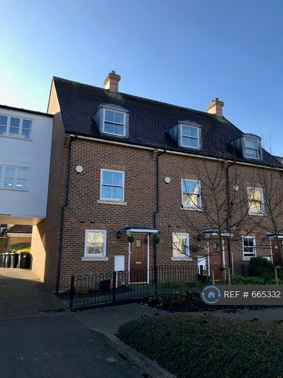 3 bedroom house in Queen Street, Kings Hill, West Malling, ME19 (3 bed