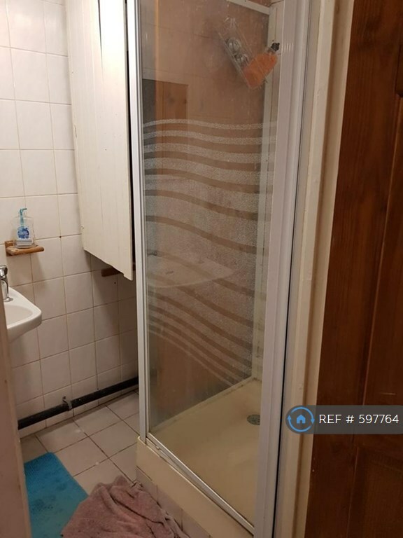 3 Bedroom House In Willingham Way Kingston Upon Thames Kt1 3 Bed 597764 In Kingston London Gumtree