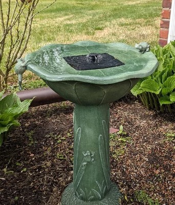Outdoor Water Fountain Solar Powered Garden Bird Bath Waterfall with Frogs