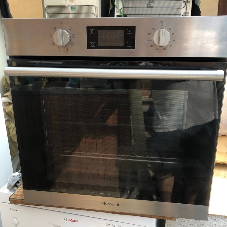 **HOTPOINT INTEGRATED FAN OVEN**ELECTRIC OVEN**SELF CLEANING**FULLY