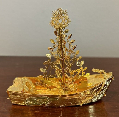 Two Hands USA Gold Plated Brass Ornate Row Bost With Christmas Tree Ornament 3''.